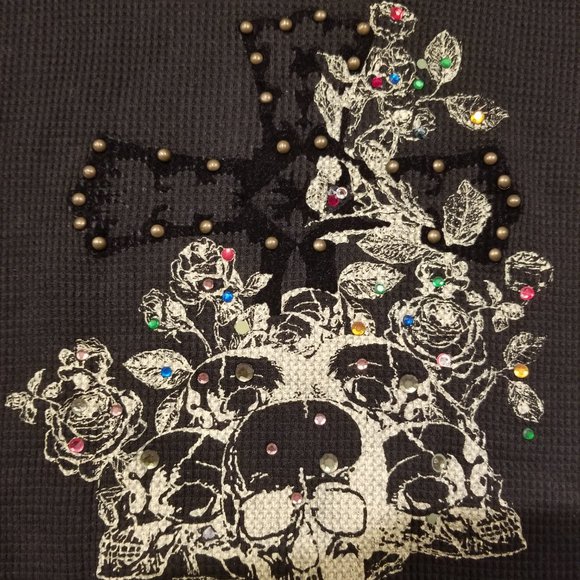 European boutique bought. Black t-shirt, long sleeves. With crystals and… - Picture 2 of 13